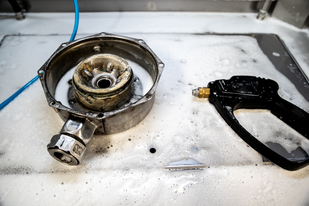 Spray gun parts washing in progress