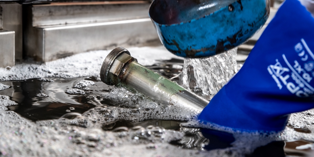 industrial parts washing with a dip tank